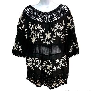 Black White Floral Embroidered Boho Top Size Large Swim Cover-up Crochet Lace
